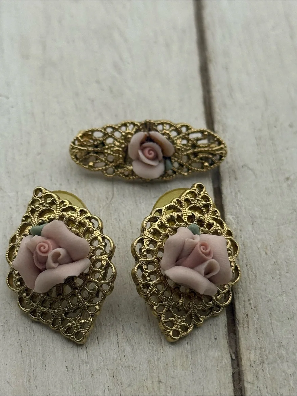 Delicate Gold Filigree Earrings and Brooch Set with Pink Rose Accents